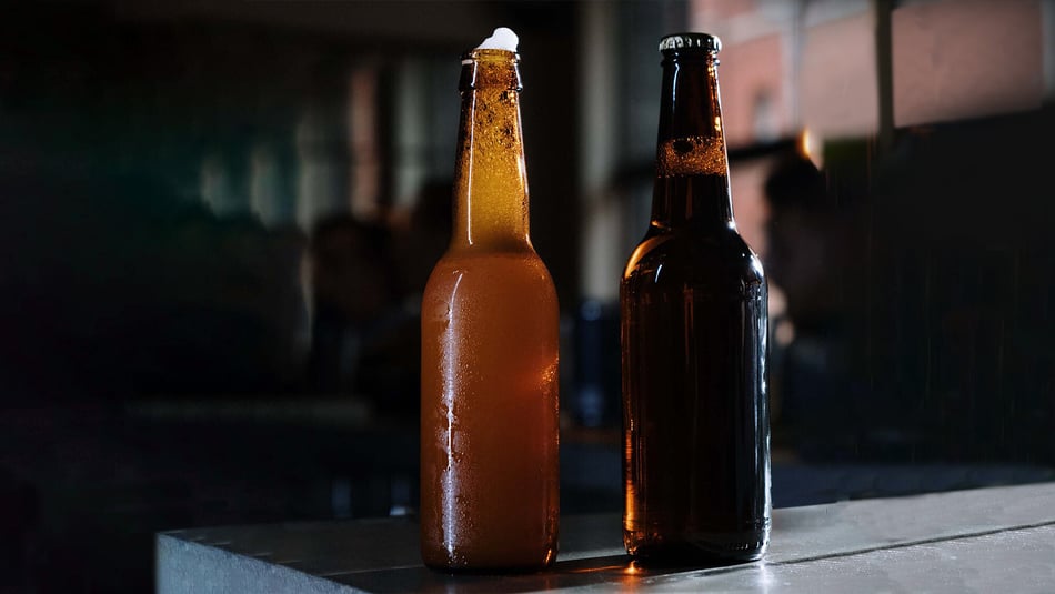 Beer bottle: Why is it made with green or brown glass?